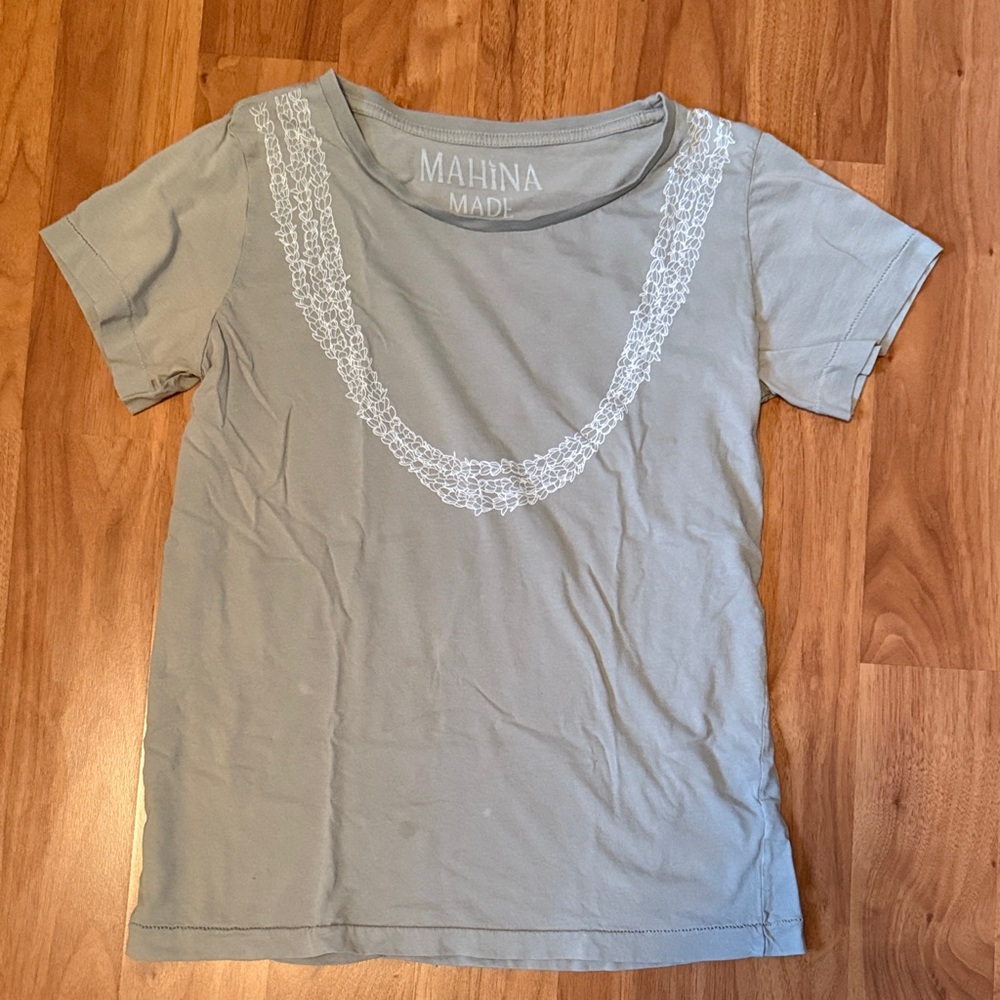 Mahina Made Women's Light Gray Lei Accent Tee